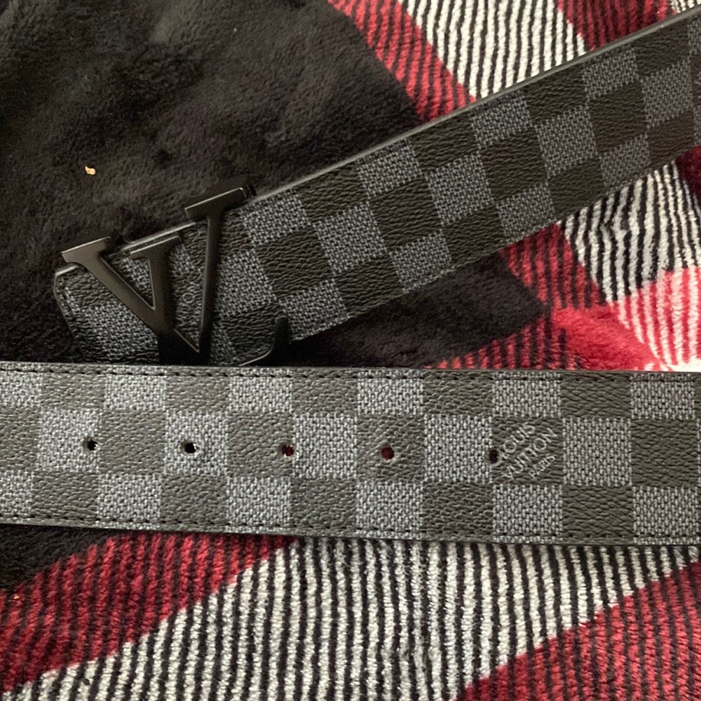 Brand new Louis Vuitton belt no new holes.
